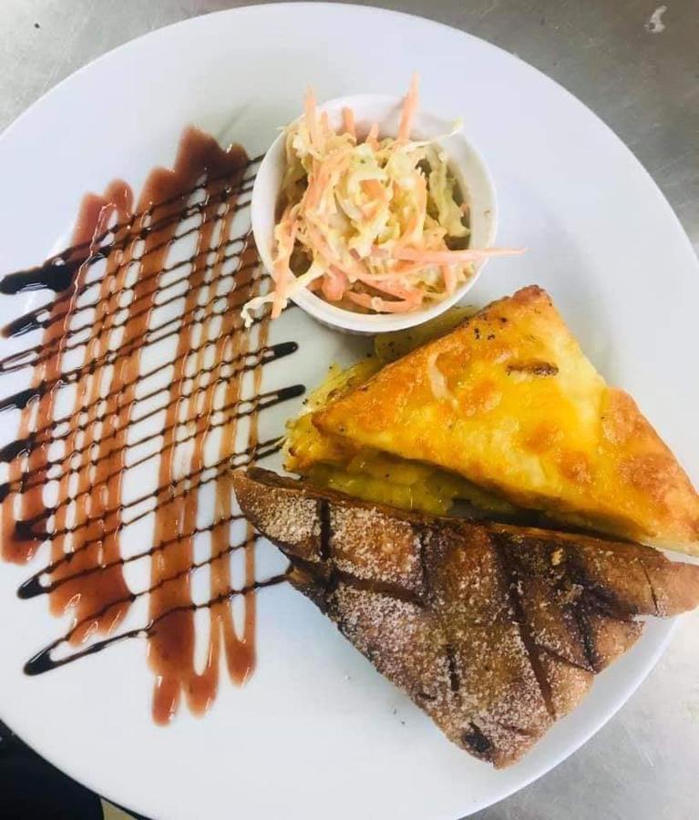 헌틀리 Essex Arms 모텔 외부 사진